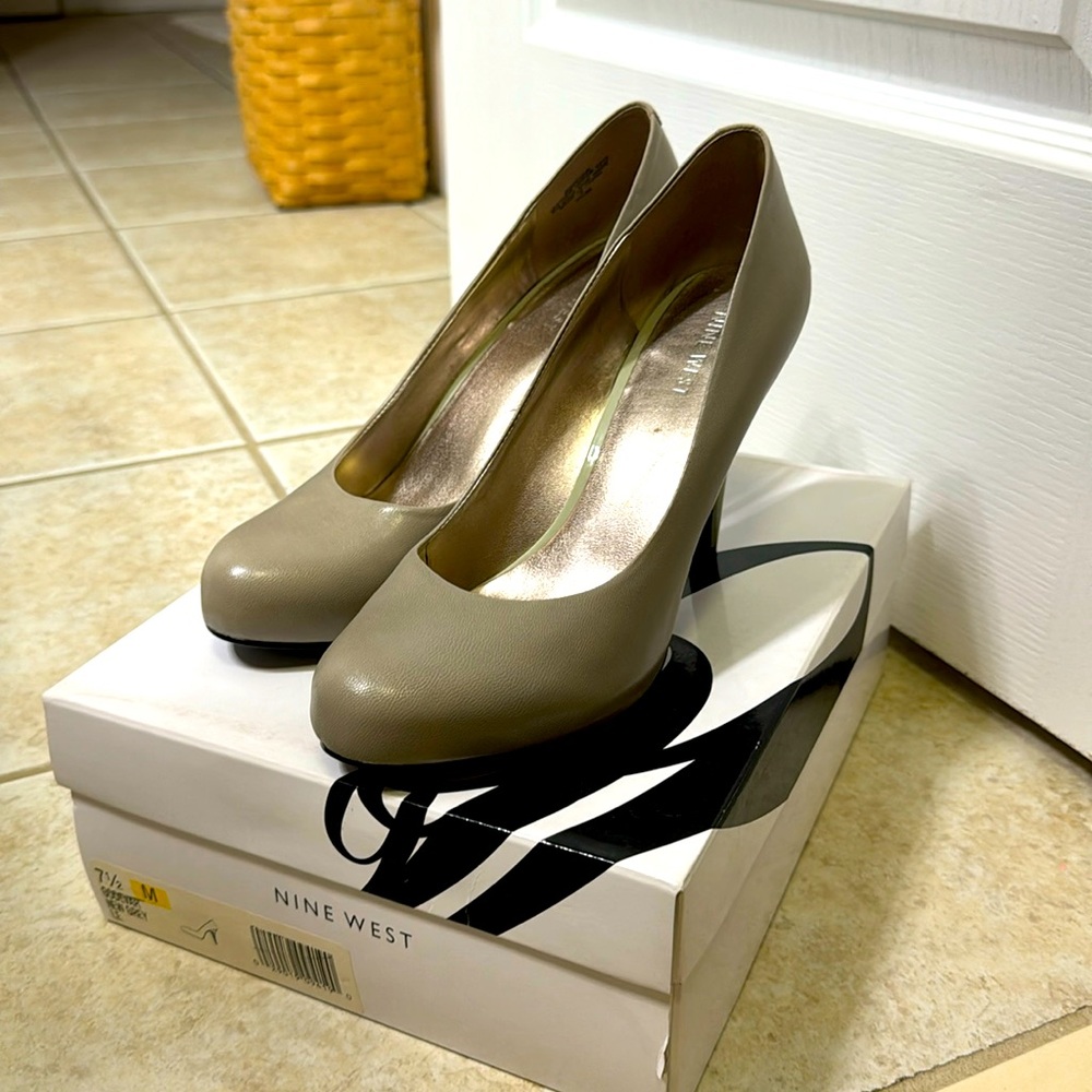 Gray heel